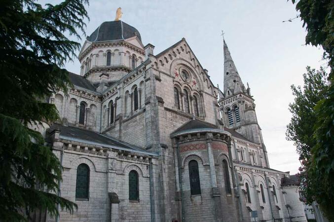 Eglise notre dame de châteauroux située à quelques minutes de l'hôtel Christina