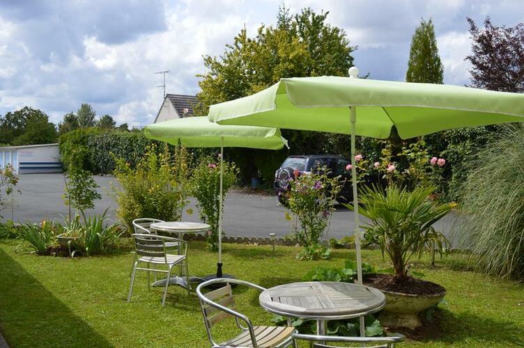 L'hôtel Christina vous propose un charmant jardin où boire un verre