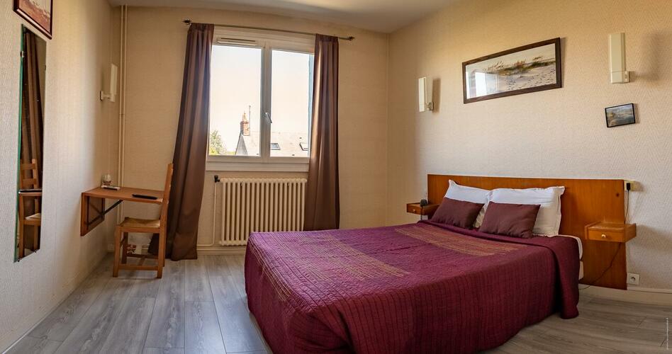 Idéal pour les soirées étapes, l'hôtel Christina propose d'agréables chambres simples